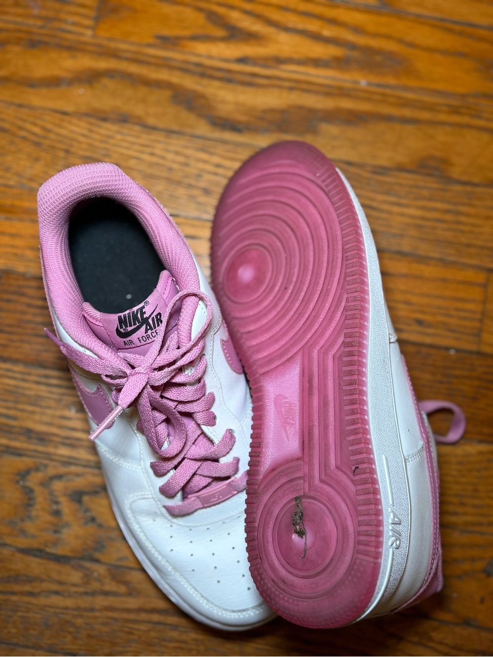 Nike Kids Low Top Sneakers in White & Pink